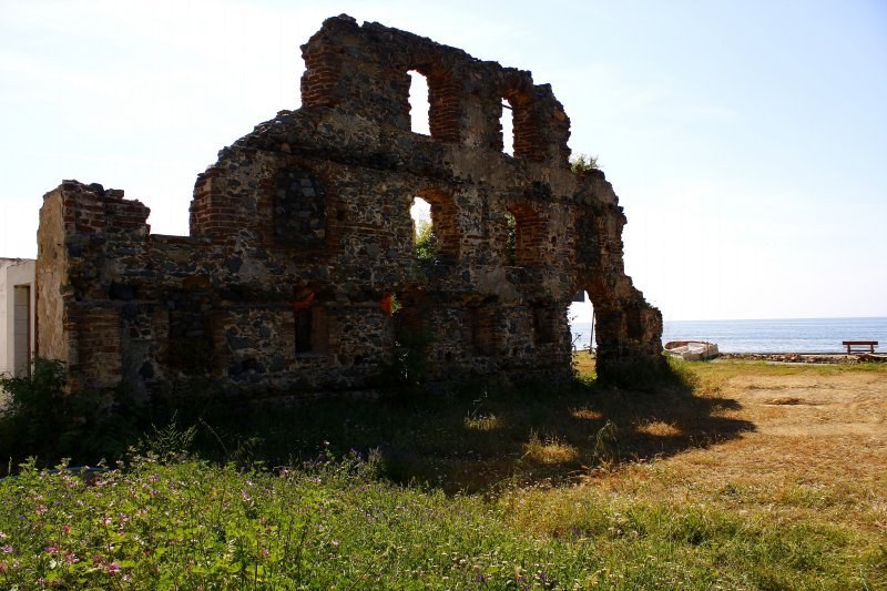 Armutlu Bülbül Deresi lahit kalıntıları